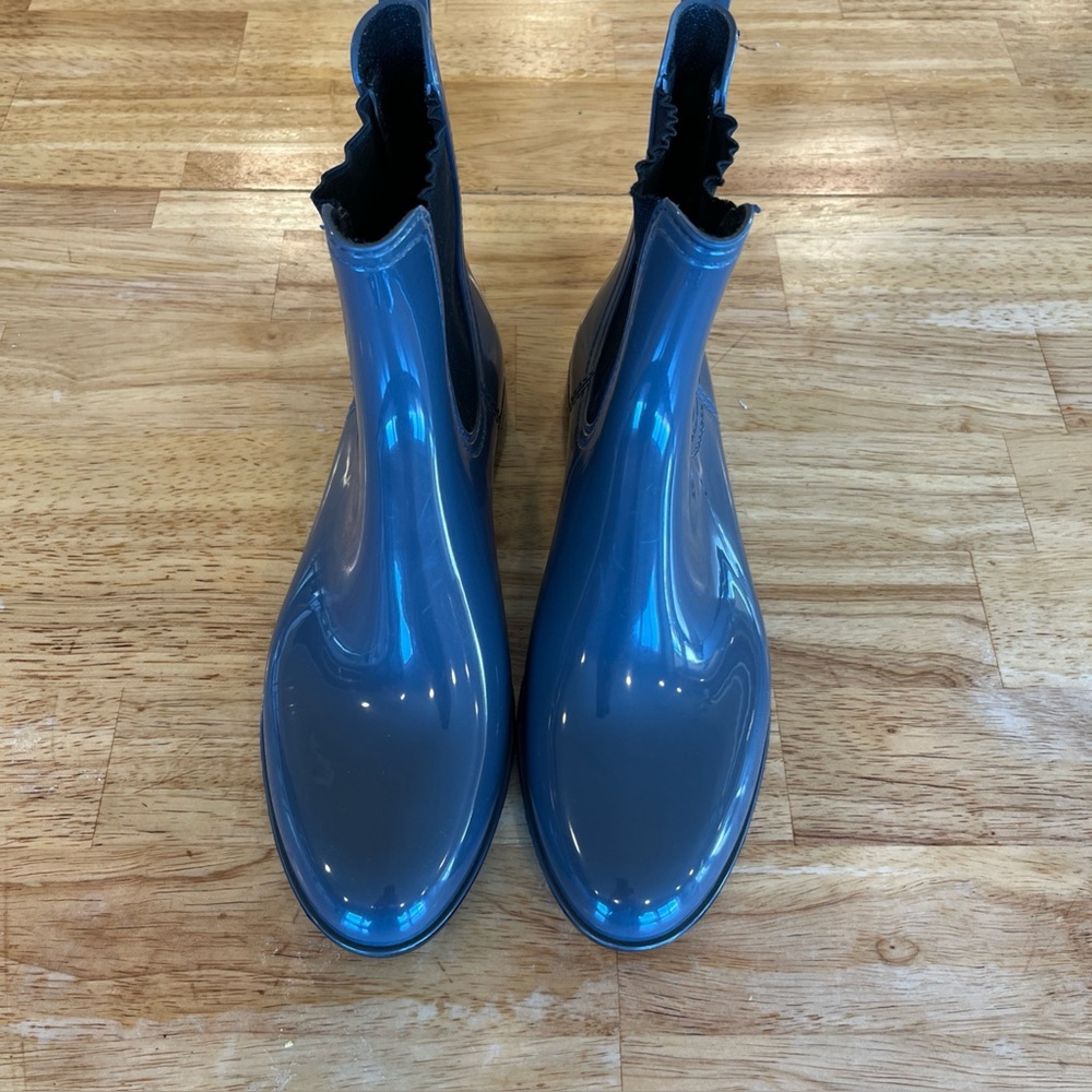 Glossy Gray Ankle Rain Boots, Rubber Chelsea. made in Italy size woman size 38